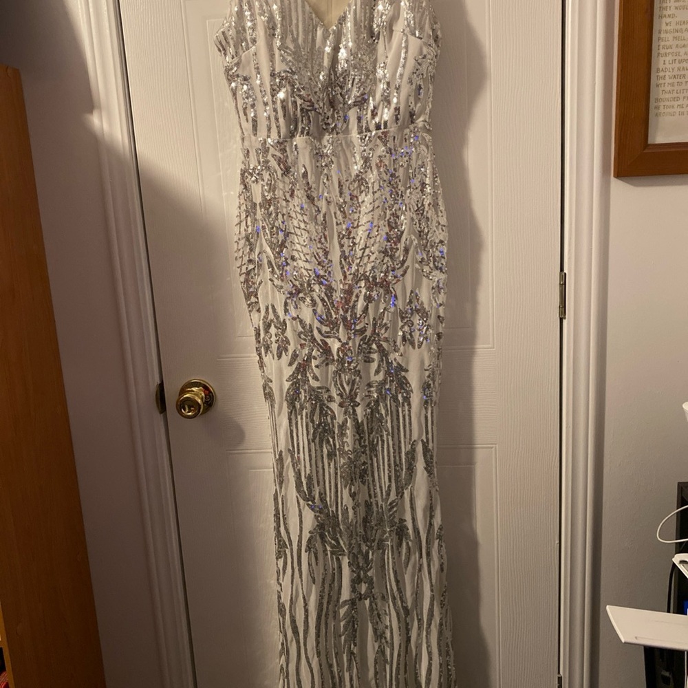 Miss Ord Silver  Sequin Bodycon Mermaid Formal/Prom Dress Medium